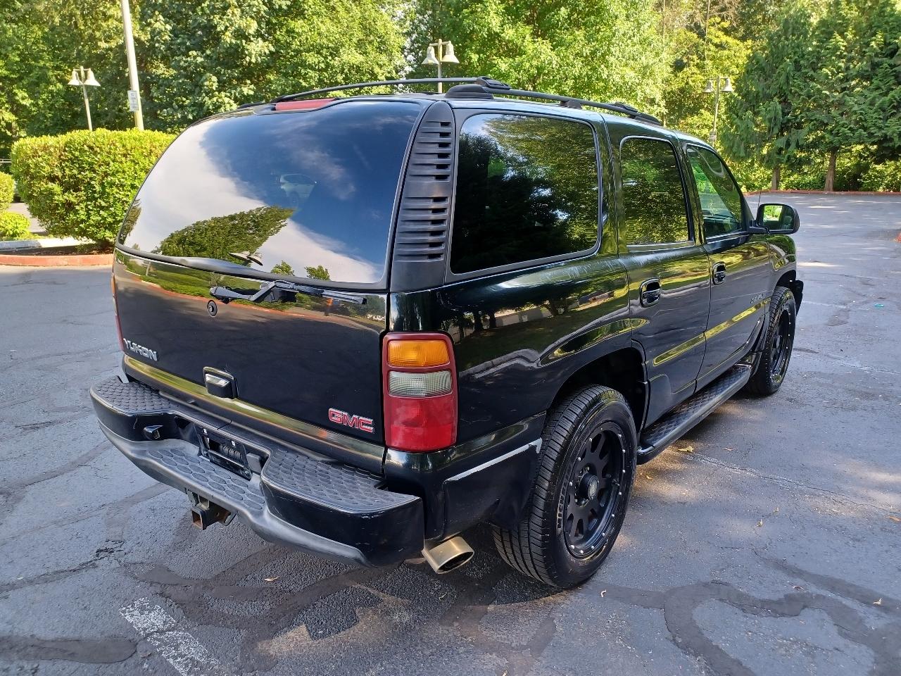 GMC Yukon Denali Base 2002