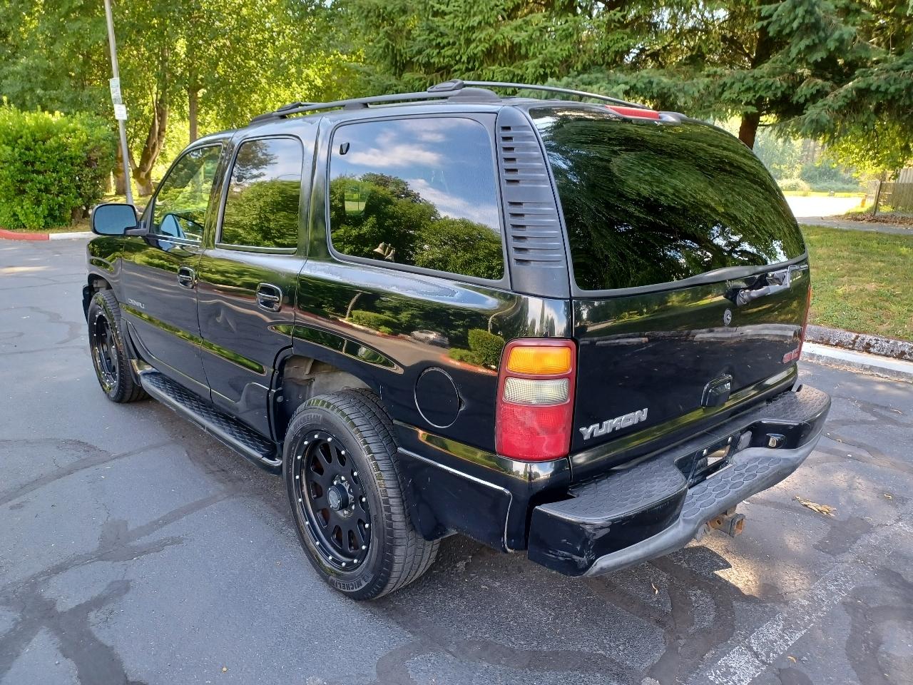 GMC Yukon Denali Base 2002