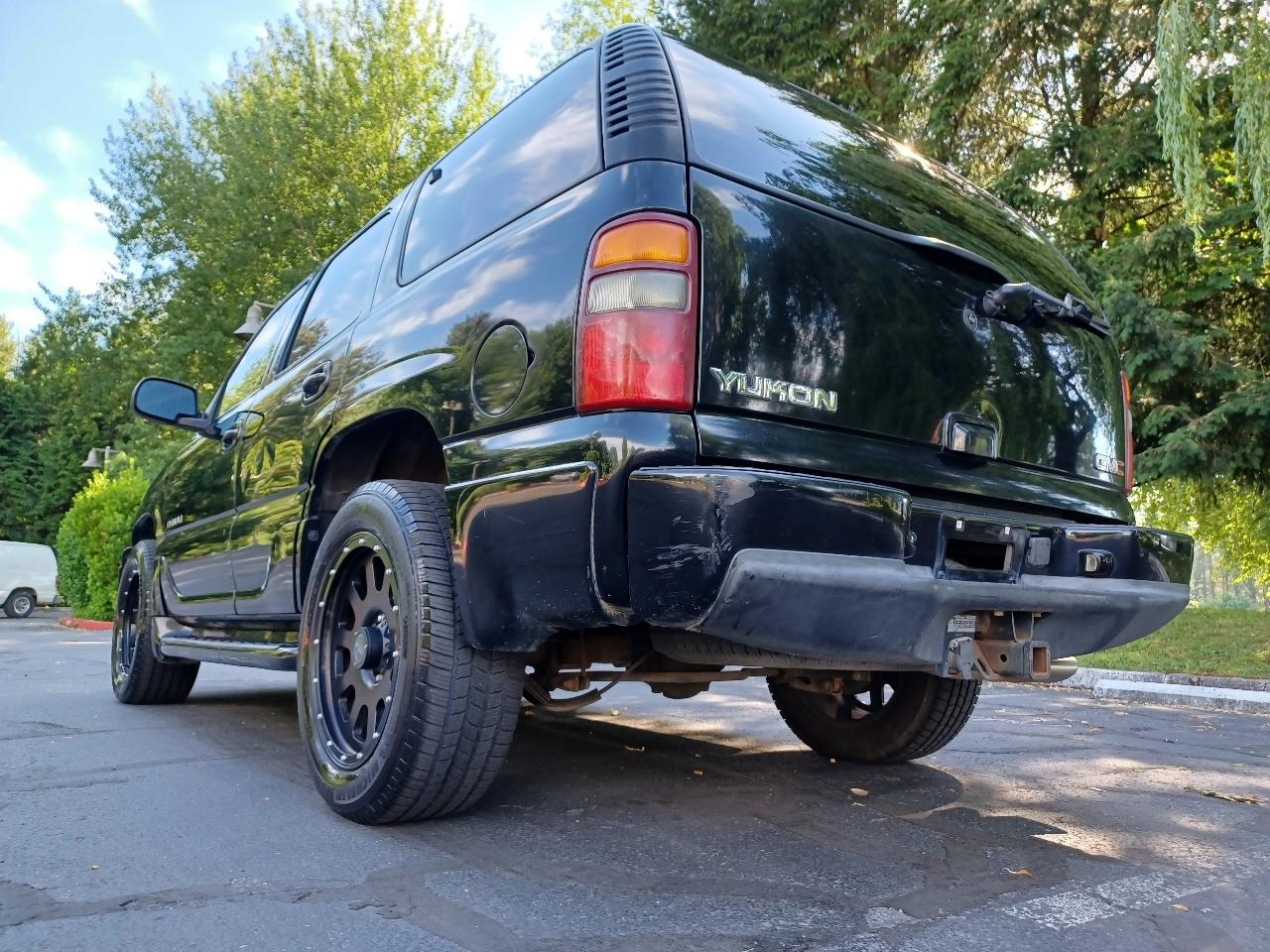 GMC Yukon Denali Base 2002