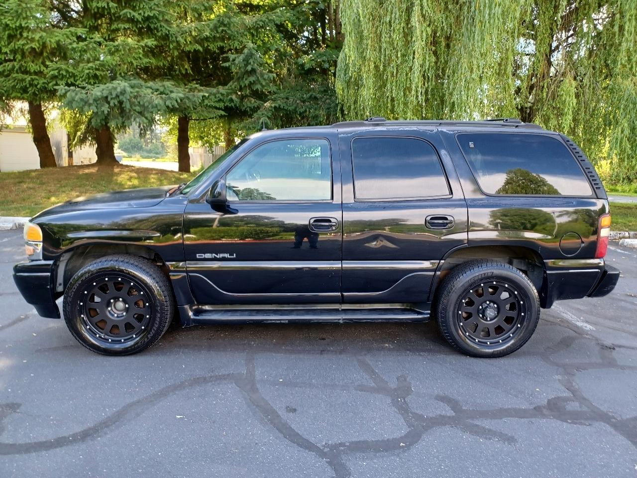 GMC Yukon Denali Base 2002