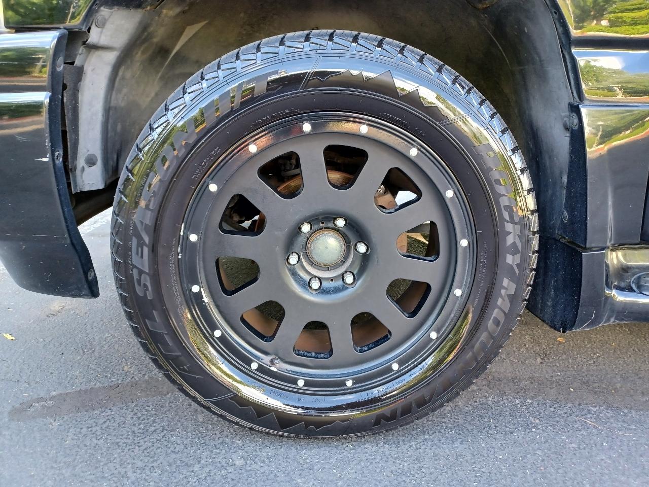 GMC Yukon Denali Base 2002