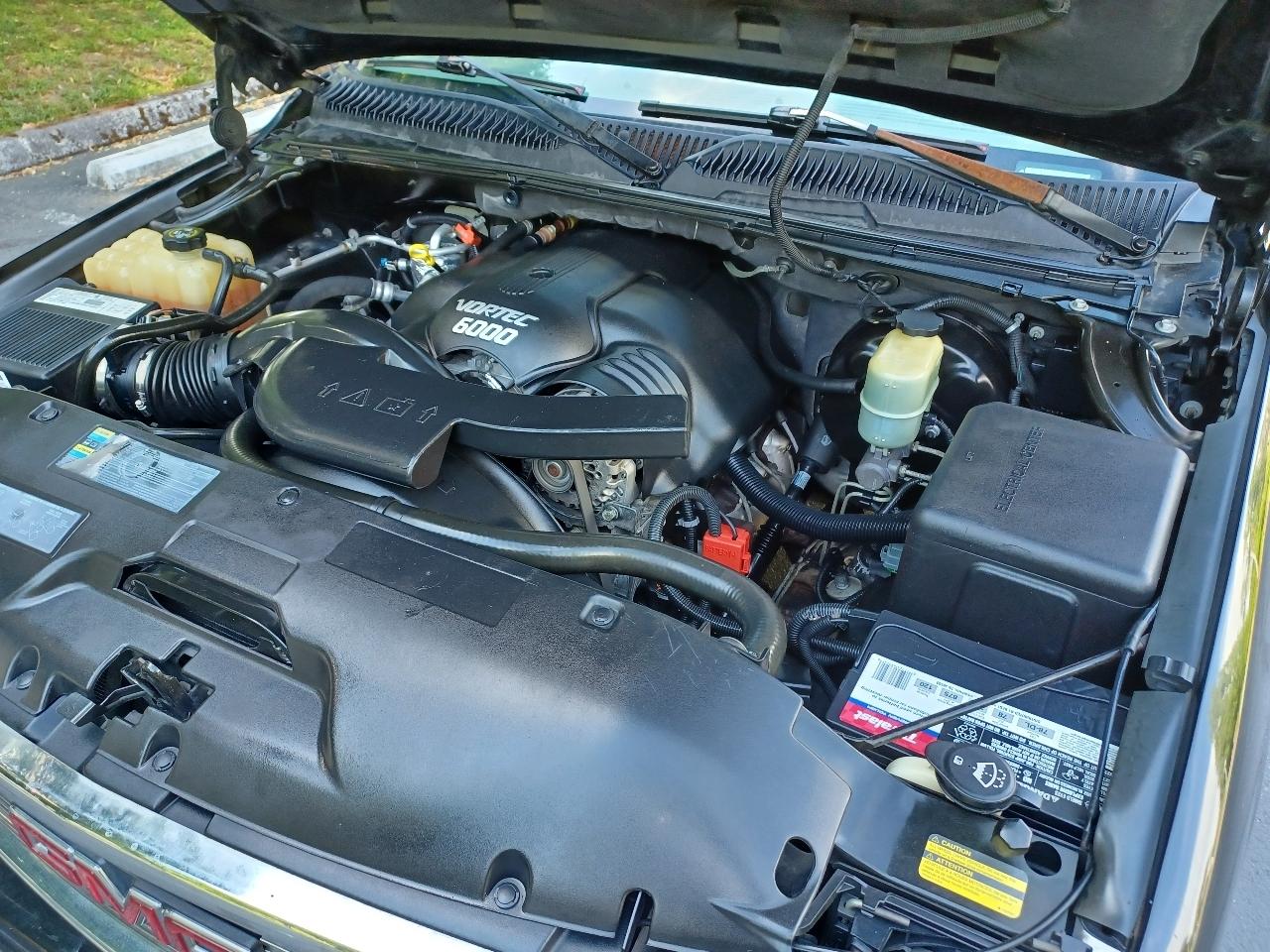 GMC Yukon Denali Base 2002
