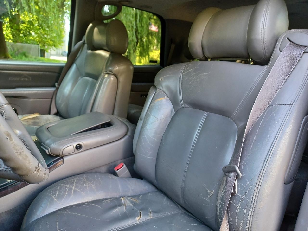 GMC Yukon Denali Base 2002
