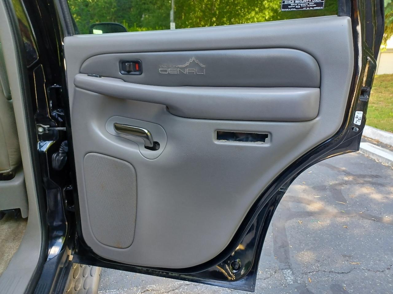 GMC Yukon Denali Base 2002