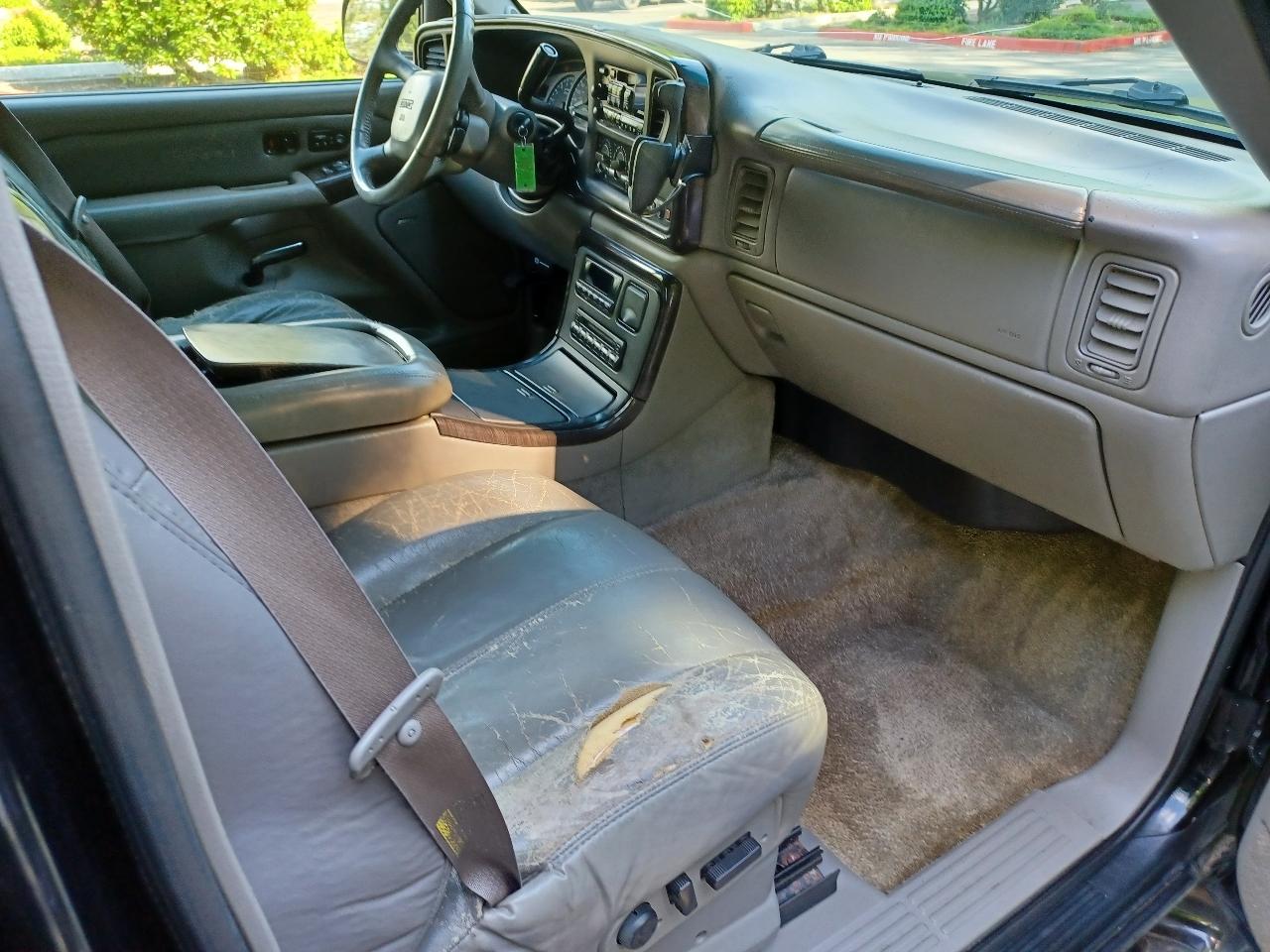 GMC Yukon Denali Base 2002