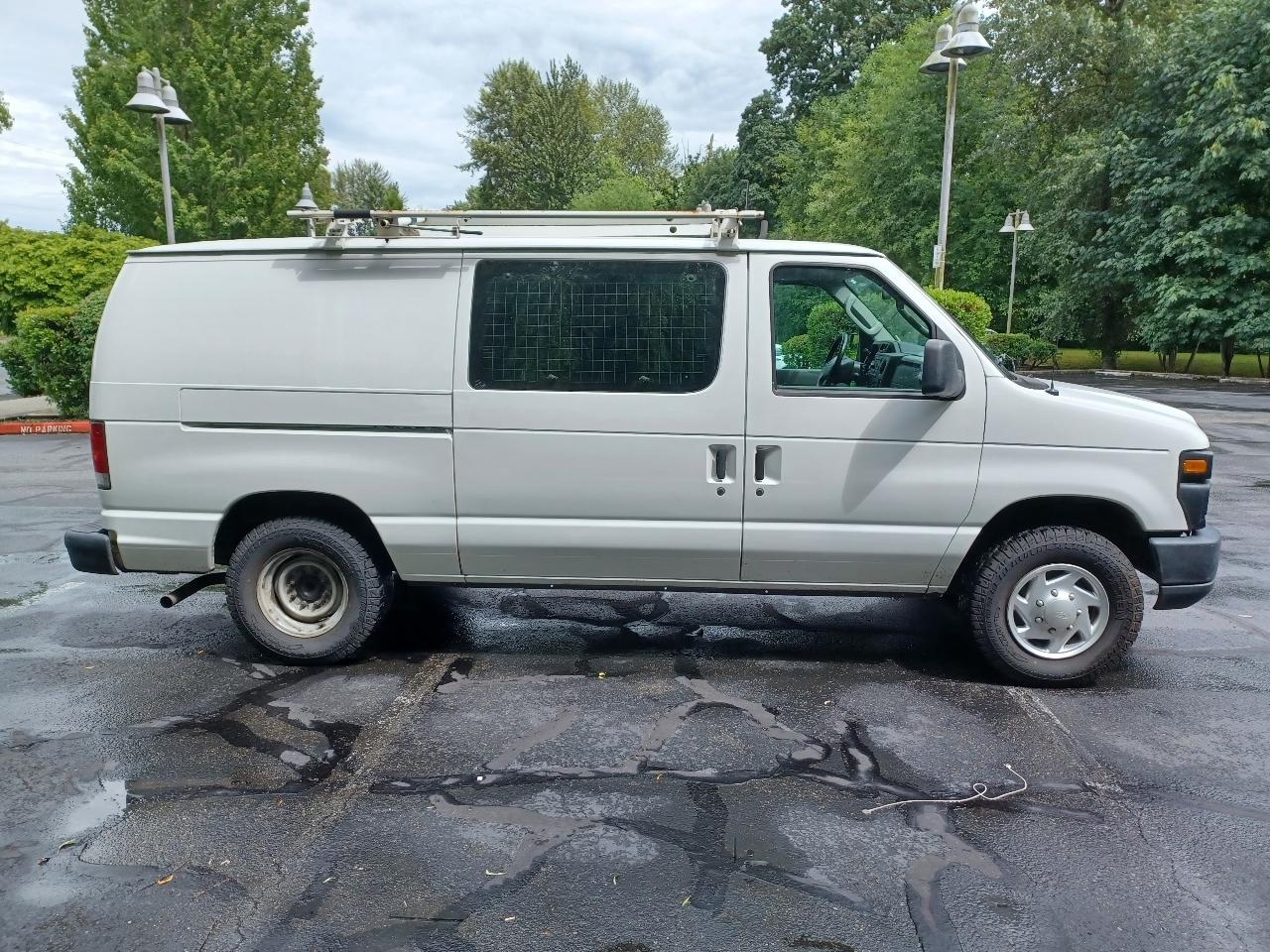 Ford Econoline E-150 2011