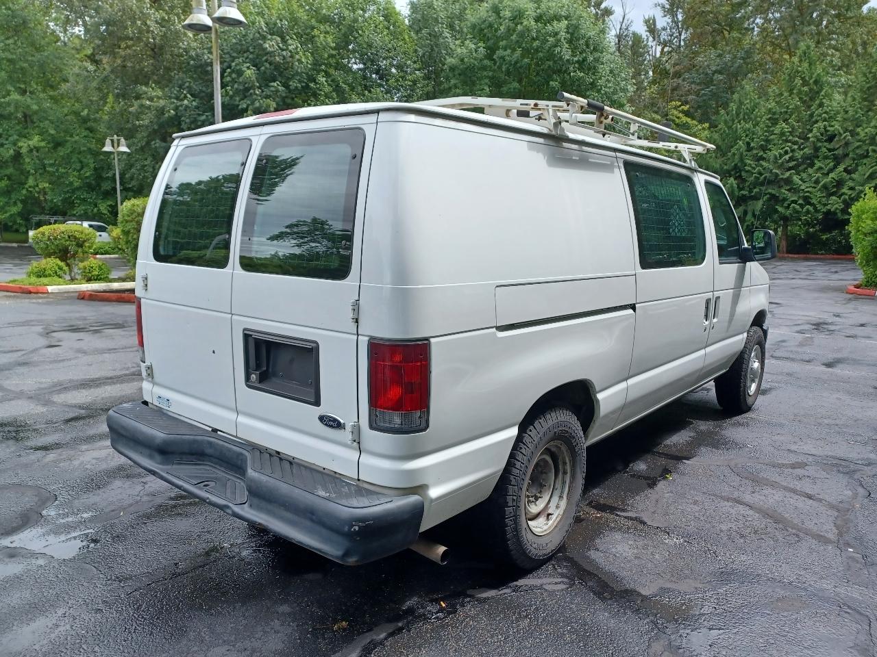 Ford Econoline E-150 2011