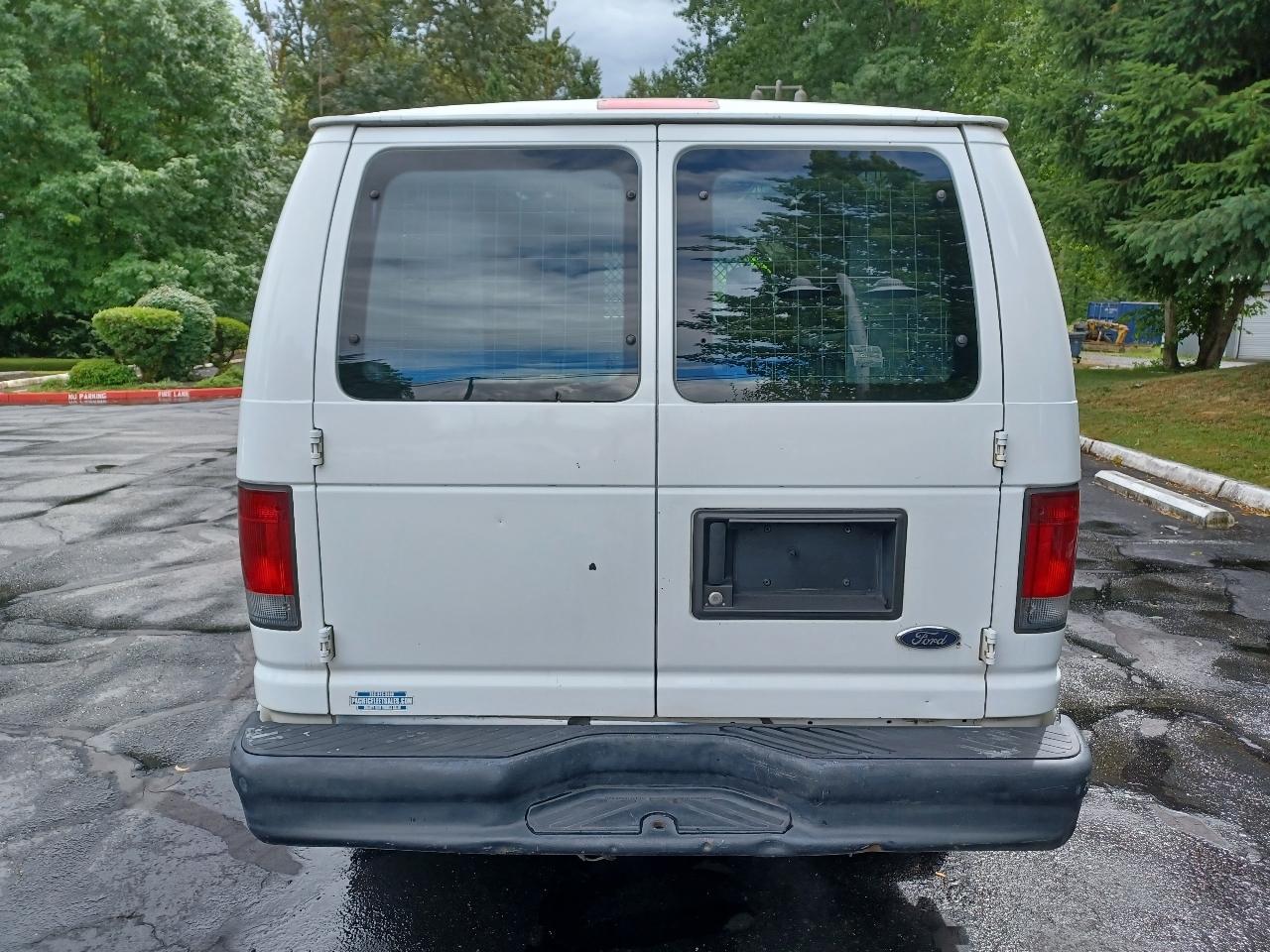 Ford Econoline E-150 2011