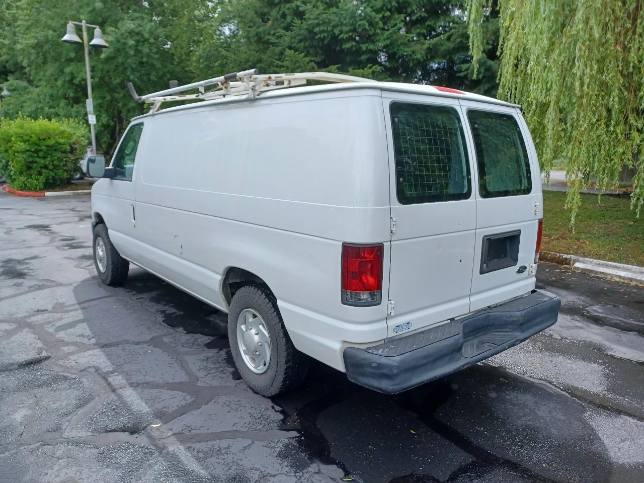 Ford Econoline E-150 2011
