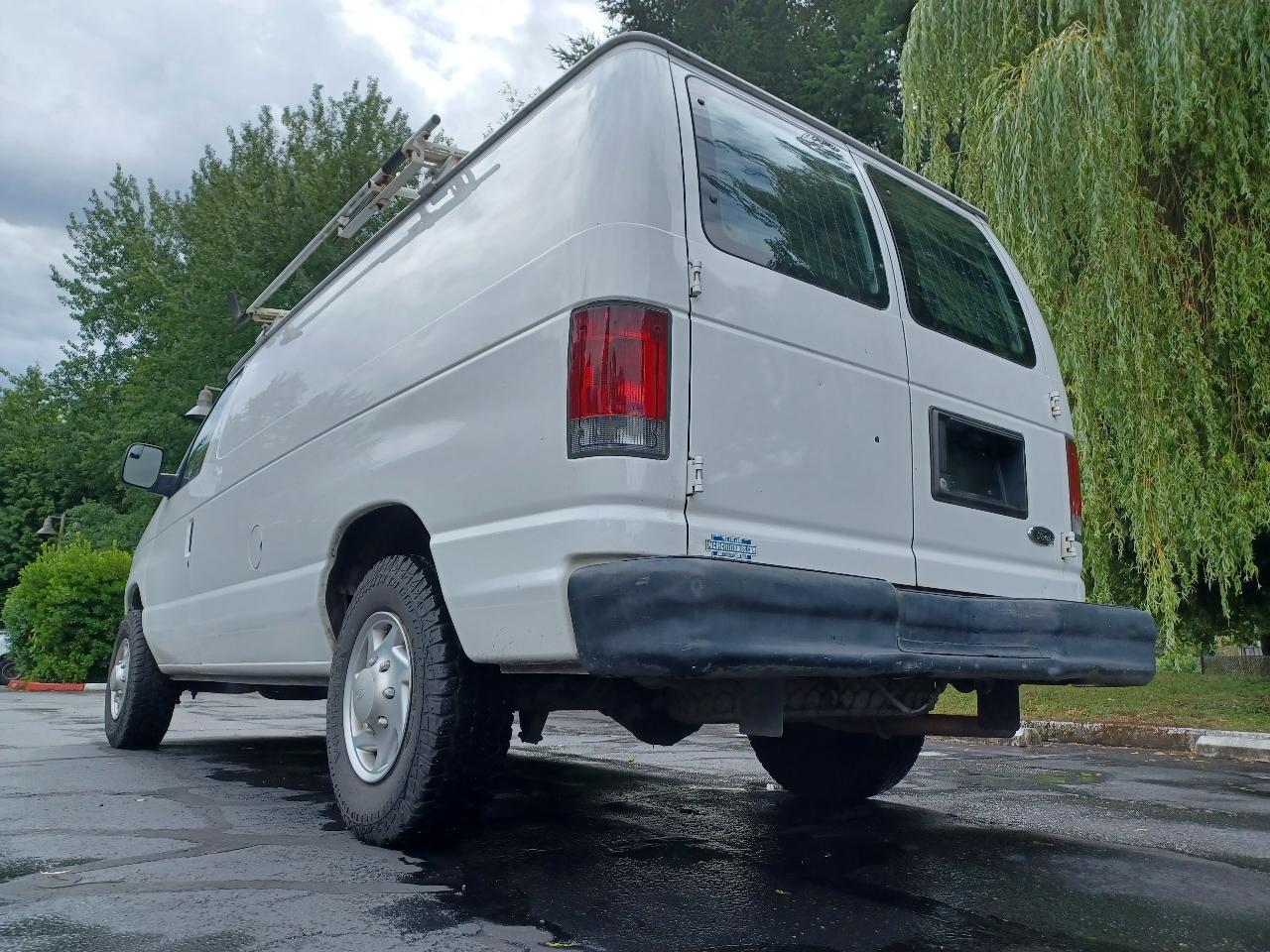 Ford Econoline E-150 2011
