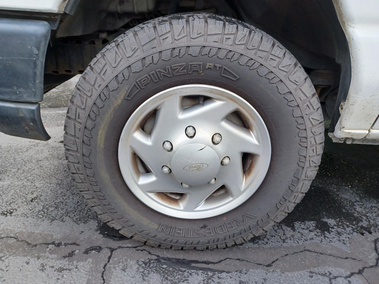 Ford Econoline E-150 2011