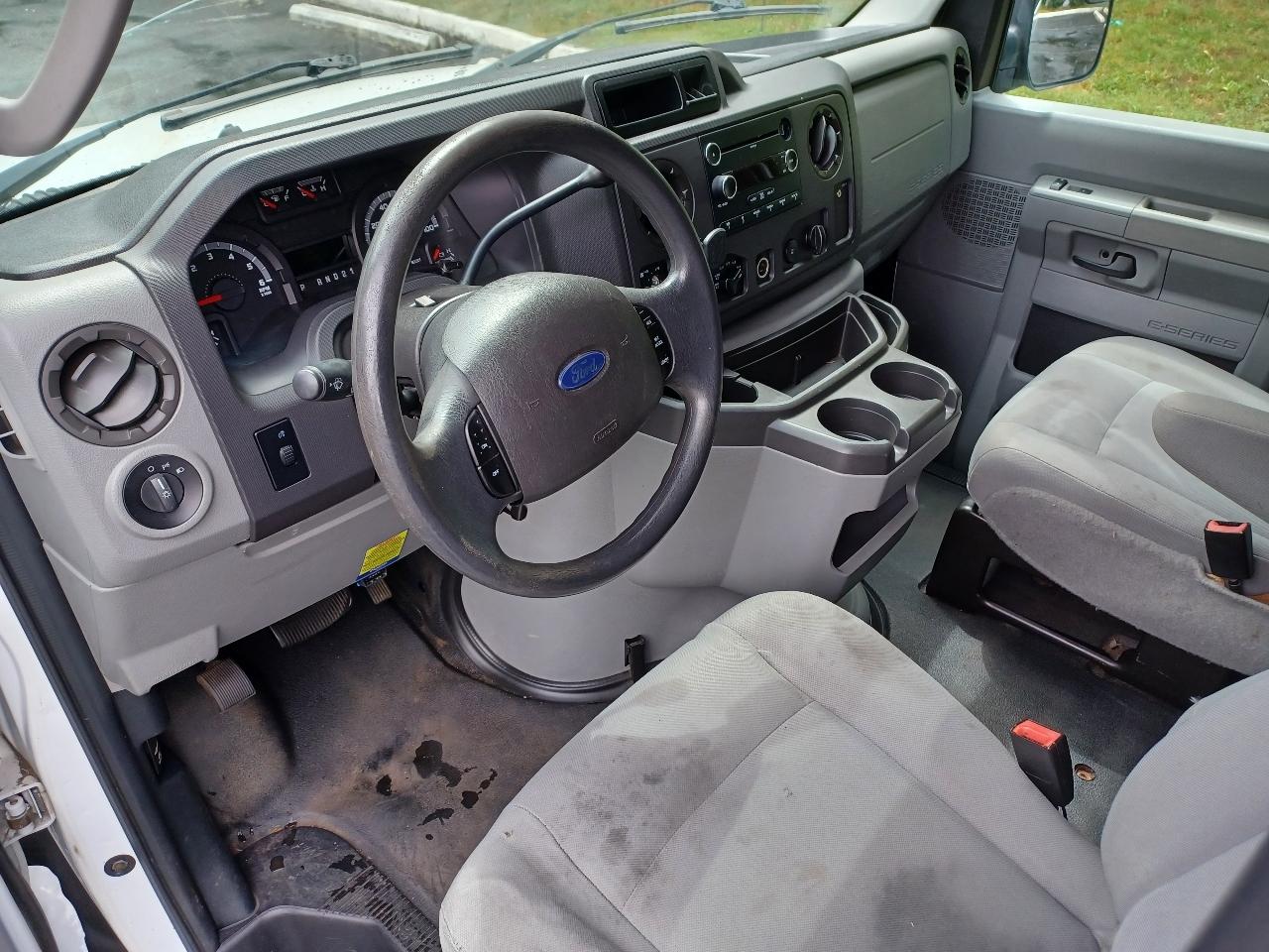 Ford Econoline E-150 2011