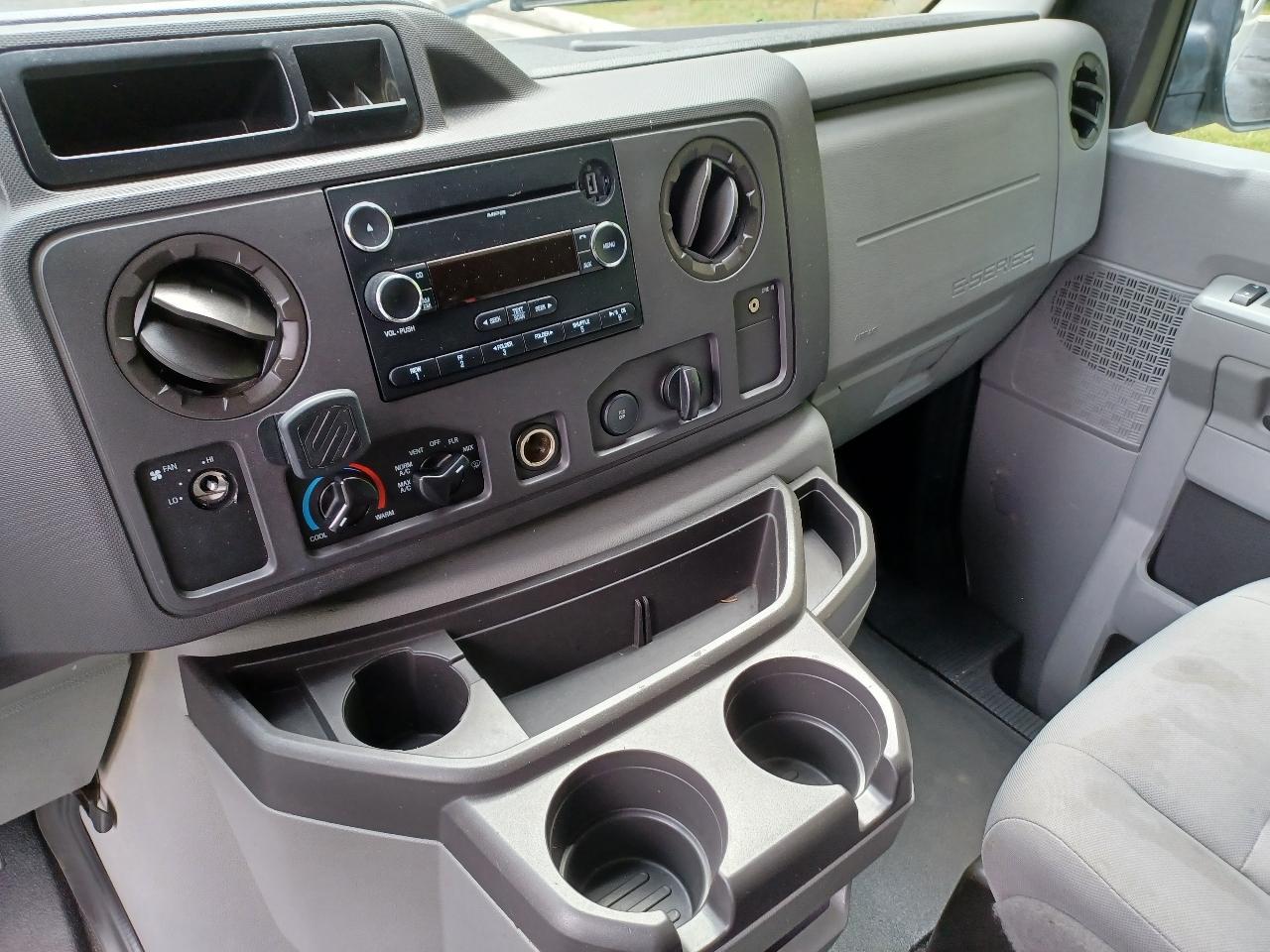 Ford Econoline E-150 2011