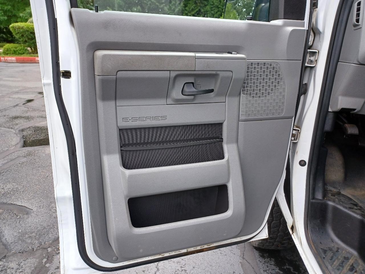Ford Econoline E-150 2011