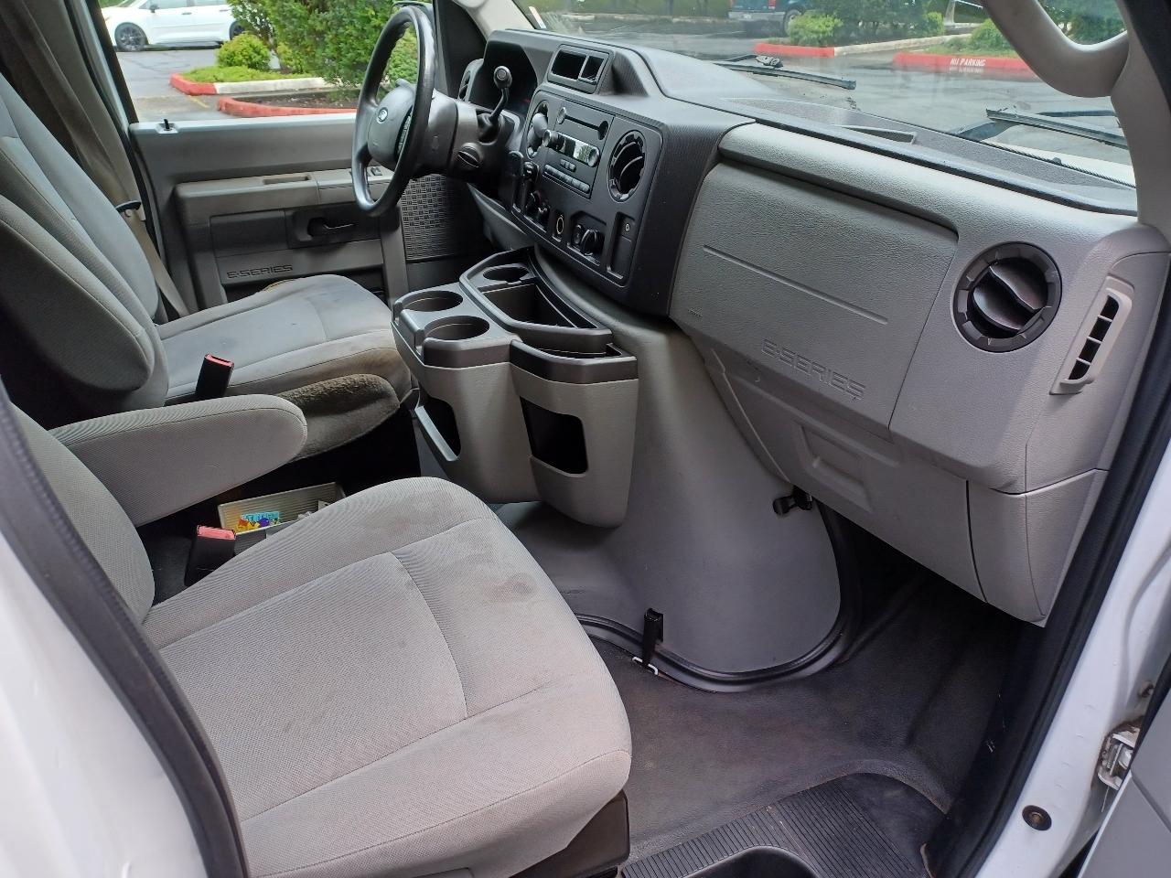 Ford Econoline E-150 2011