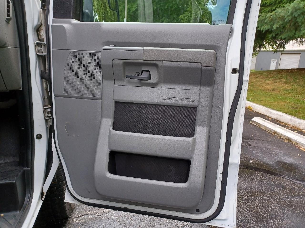 Ford Econoline E-150 2011
