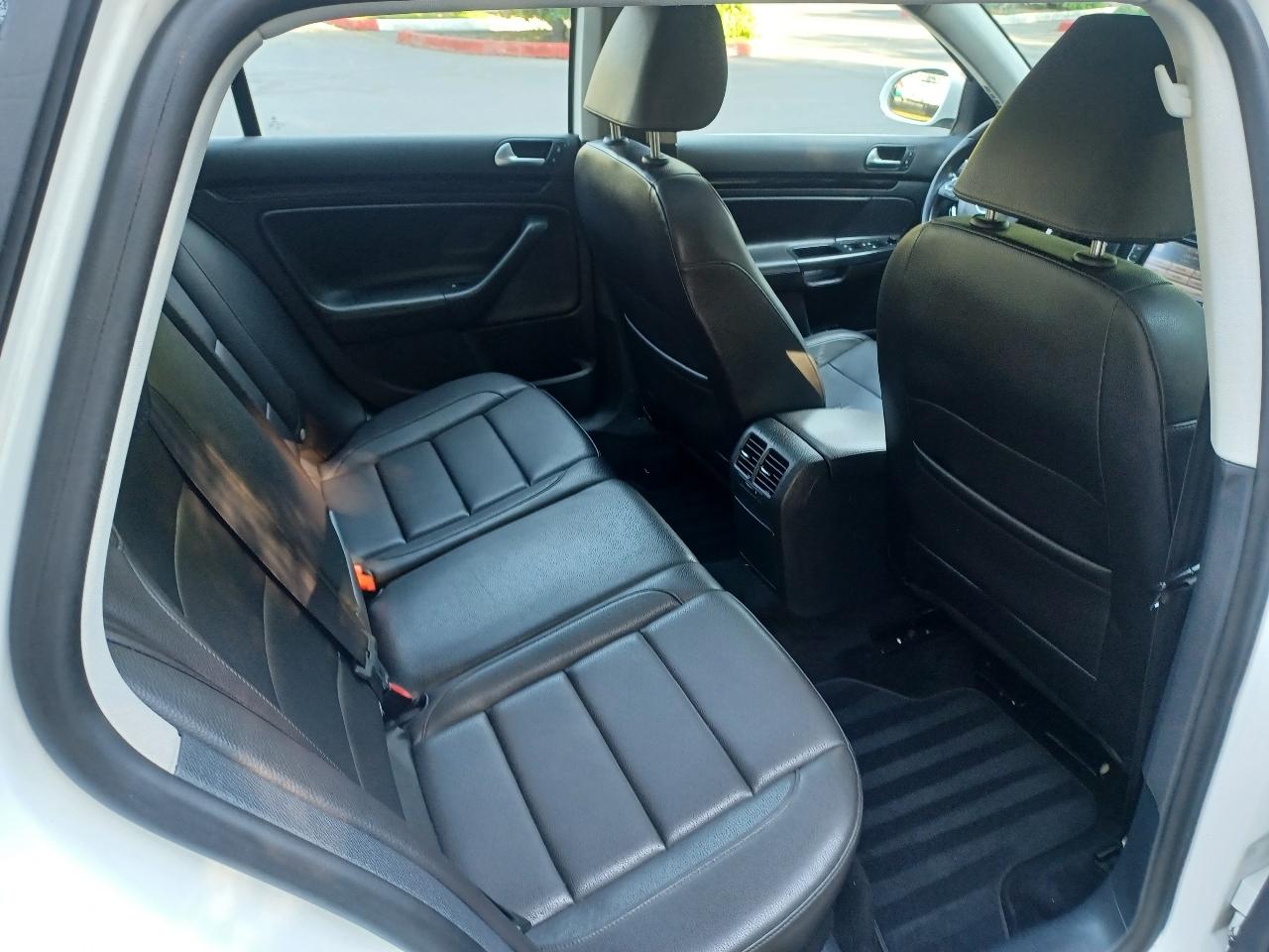 Volkswagen Jetta SportWagen TDI 2010