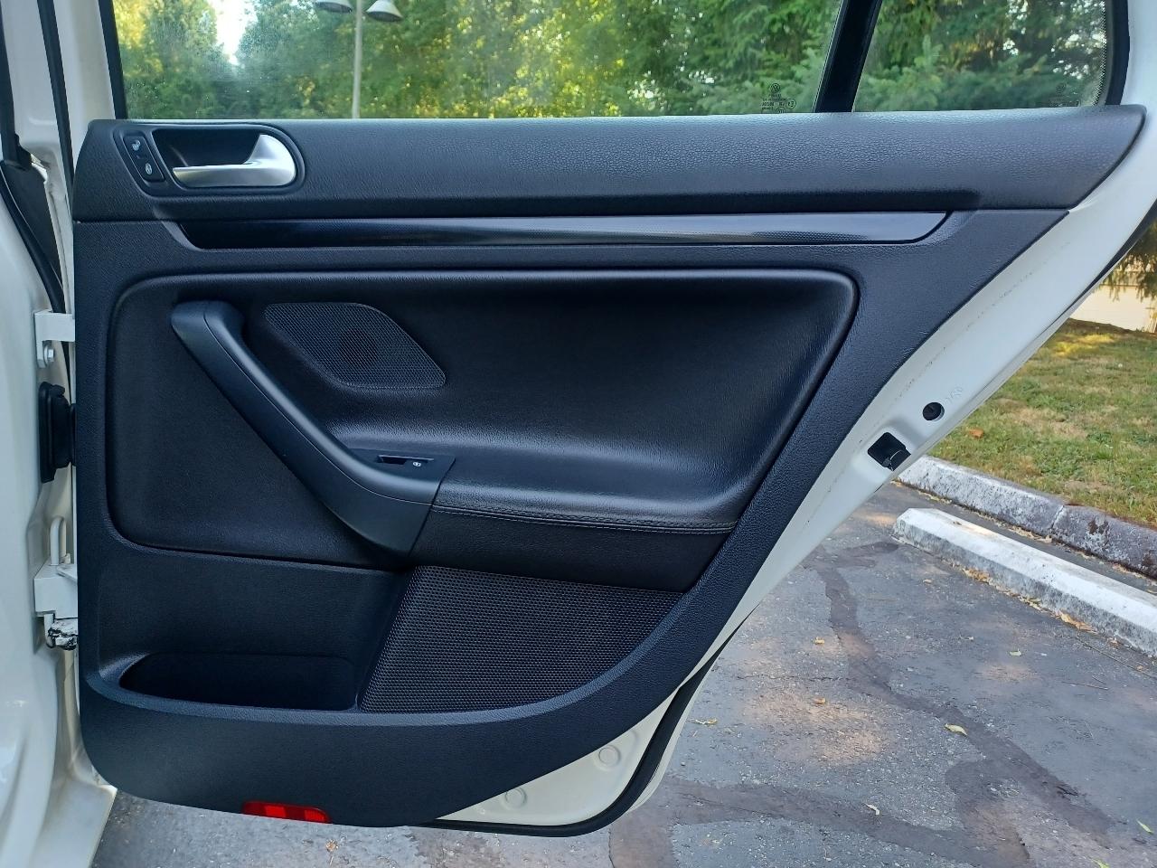 Volkswagen Jetta SportWagen TDI 2010
