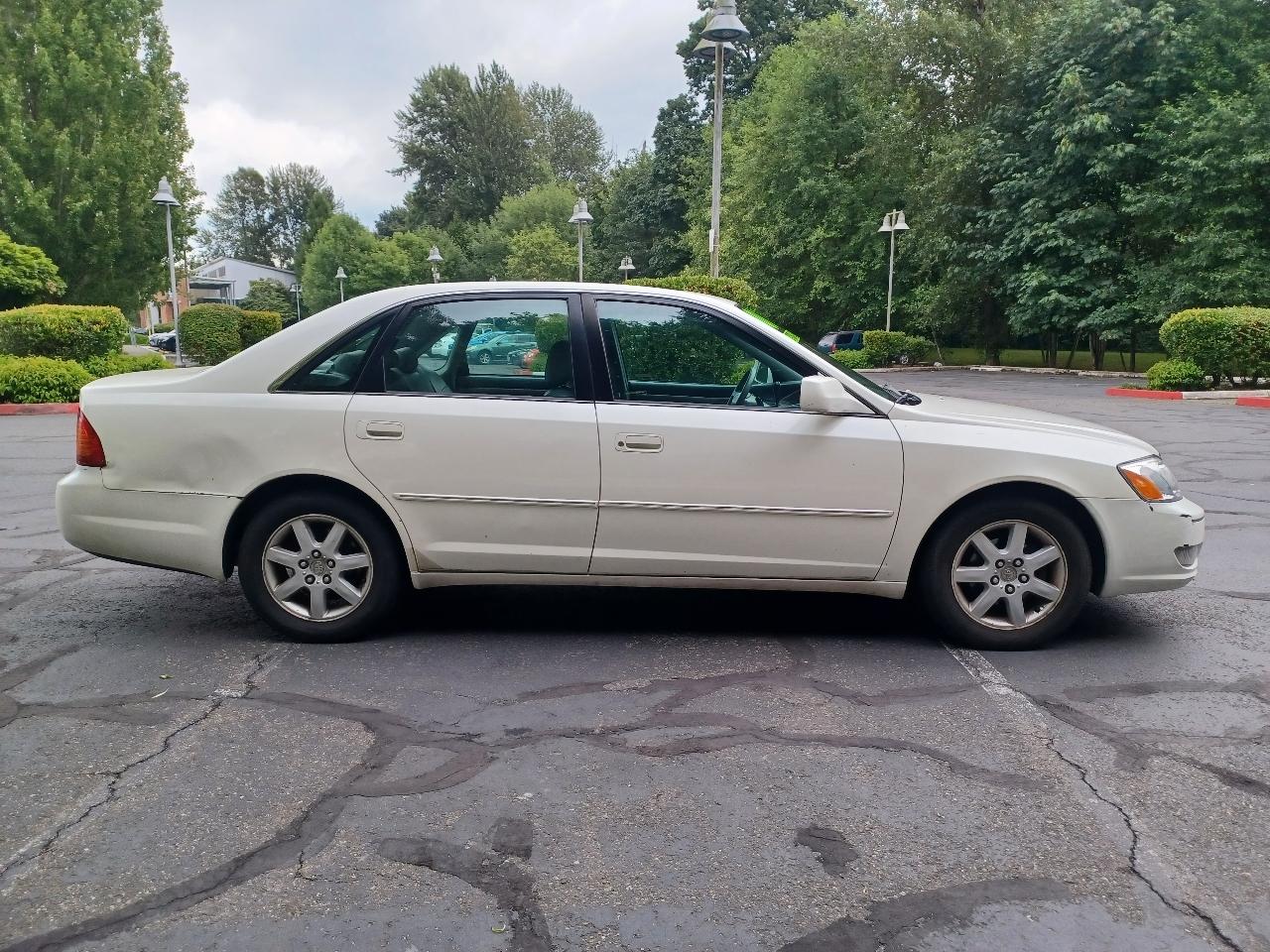Toyota Avalon XL 2001
