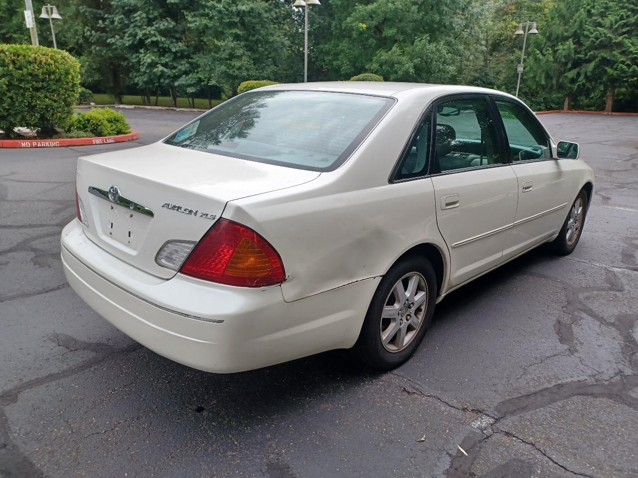 Toyota Avalon XL 2001