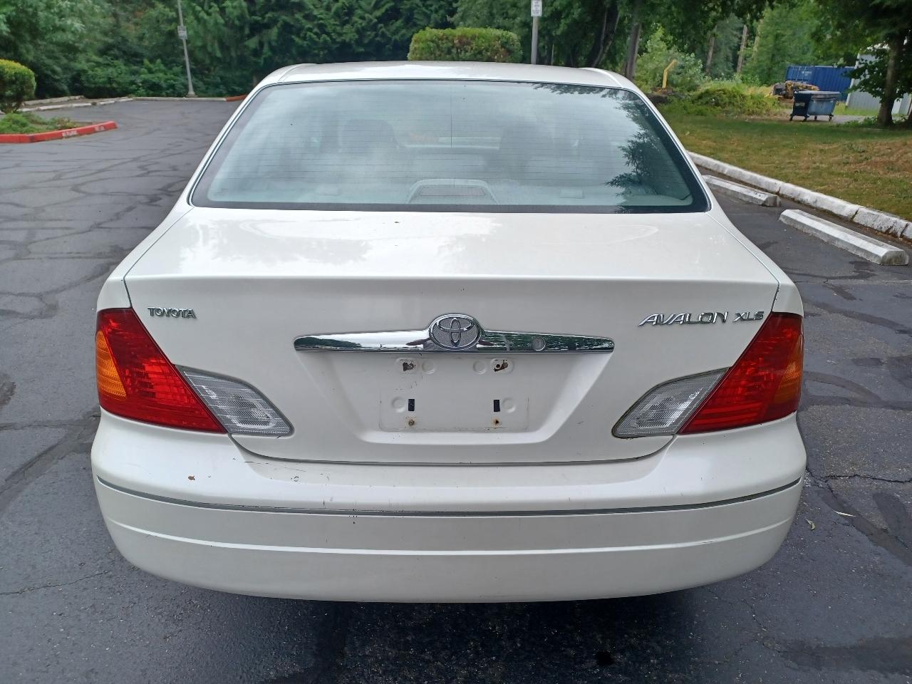 Toyota Avalon XL 2001