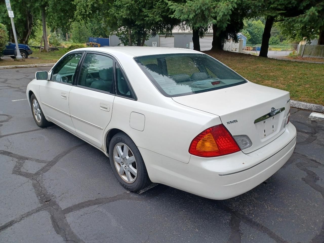 Toyota Avalon XL 2001