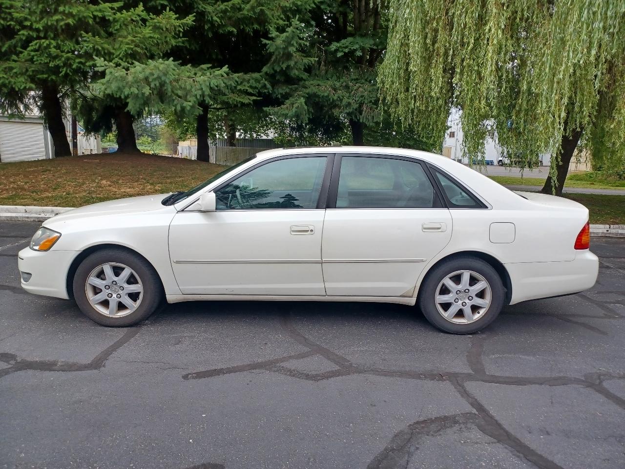 Toyota Avalon XL 2001