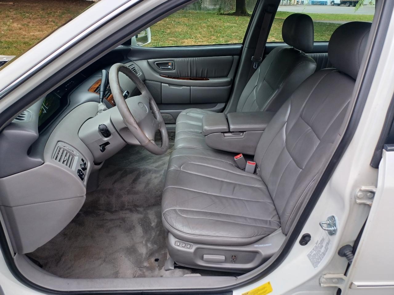 Toyota Avalon XL 2001