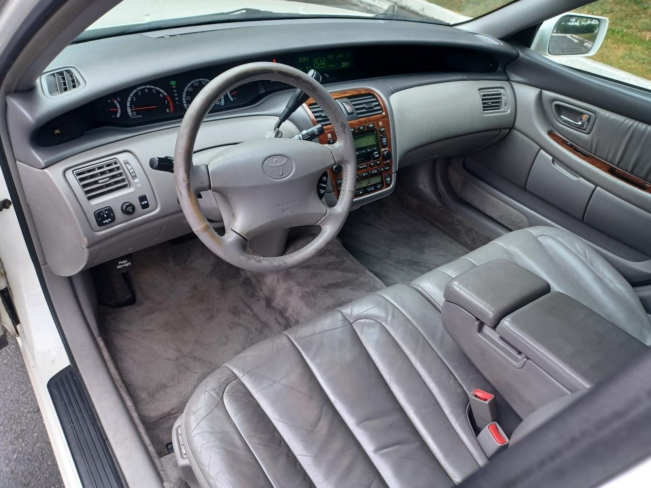 Toyota Avalon XL 2001
