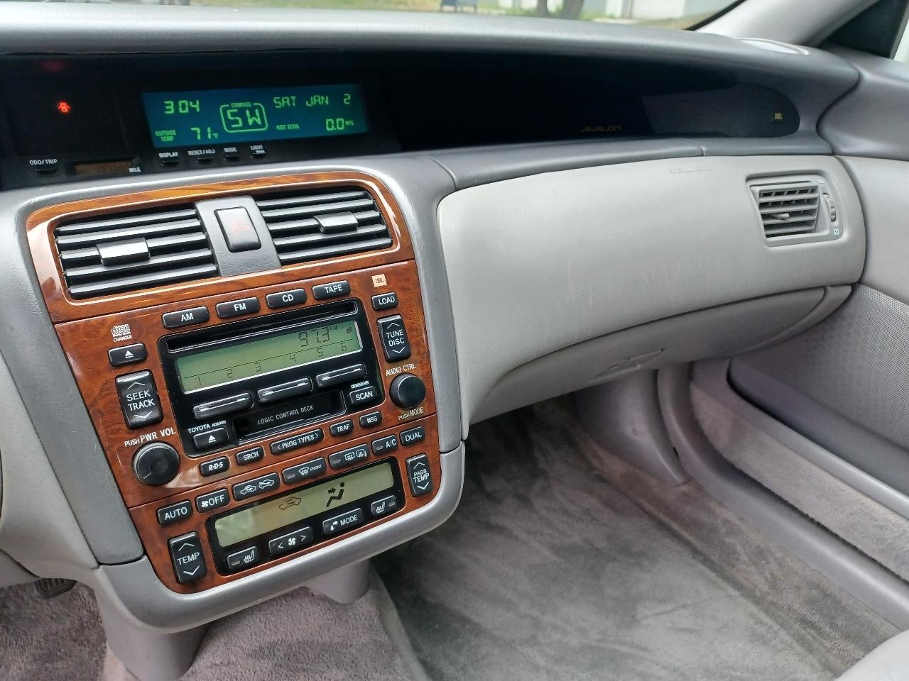 Toyota Avalon XL 2001