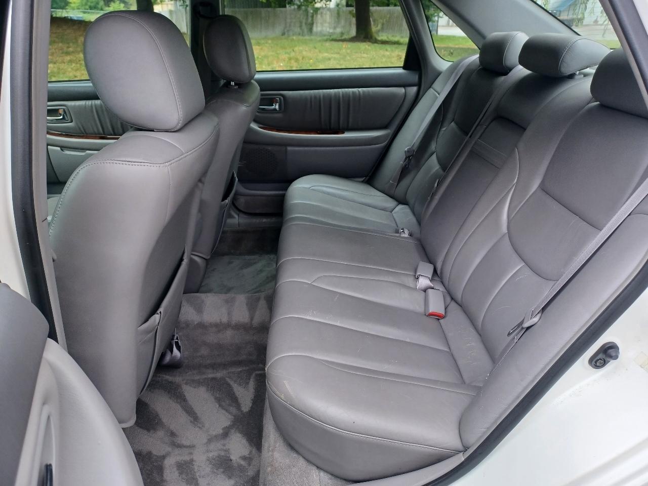 Toyota Avalon XL 2001