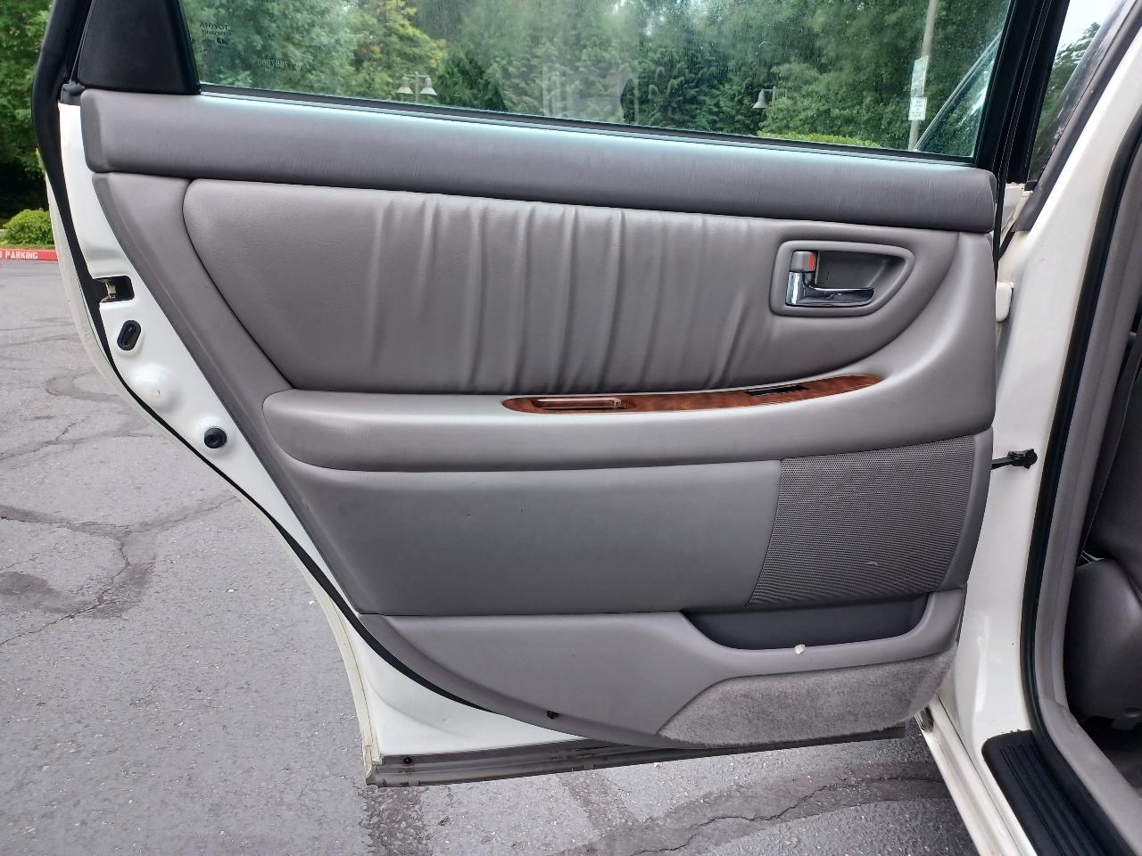 Toyota Avalon XL 2001