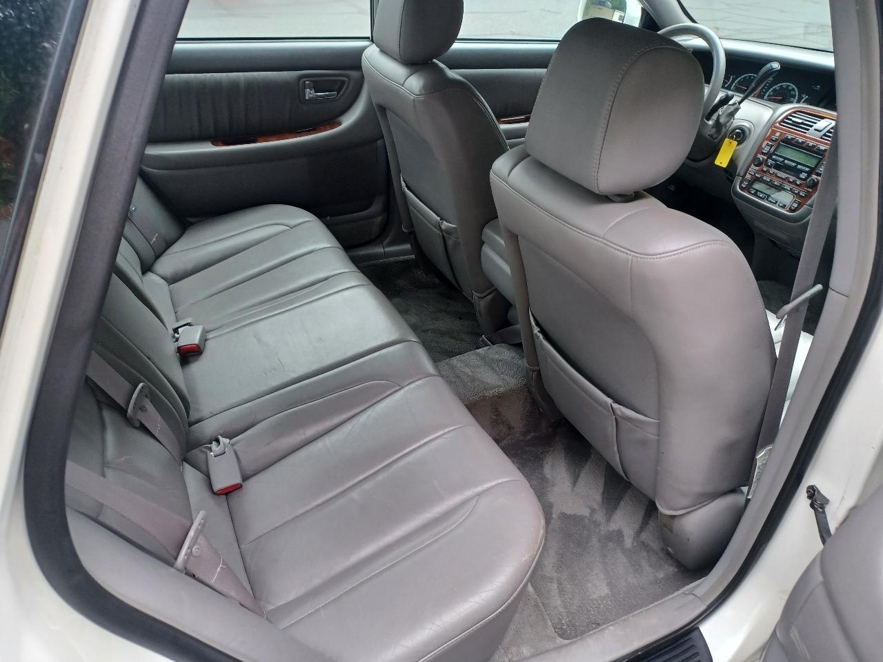 Toyota Avalon XL 2001