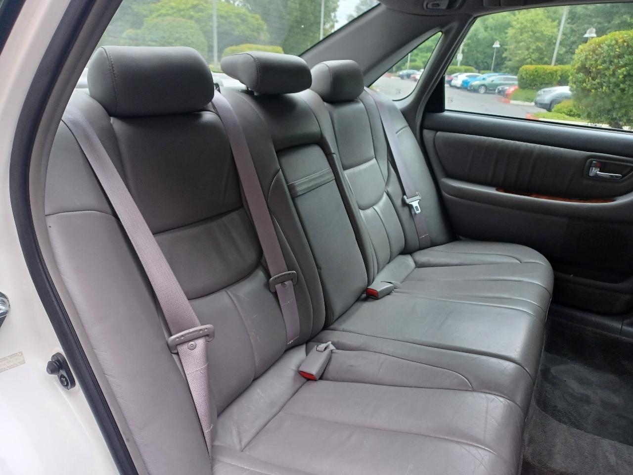 Toyota Avalon XL 2001