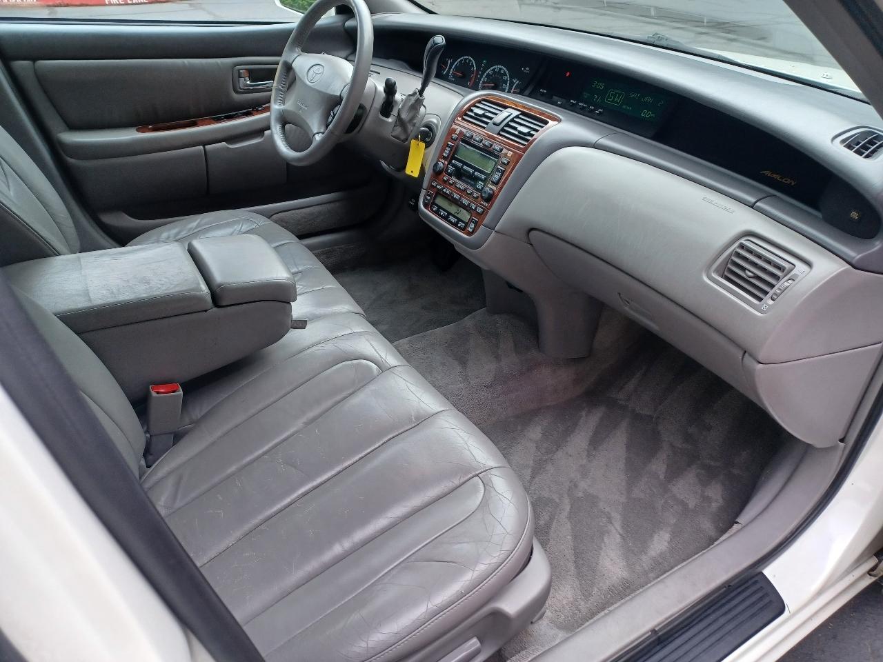Toyota Avalon XL 2001