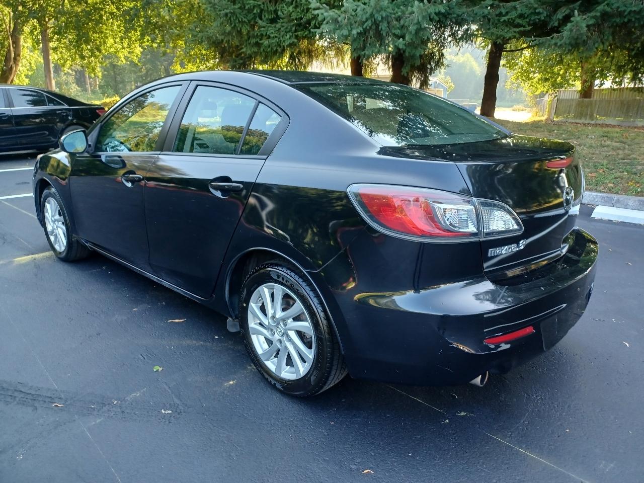 Mazda MAZDA3 i Touring 4-door 2012
