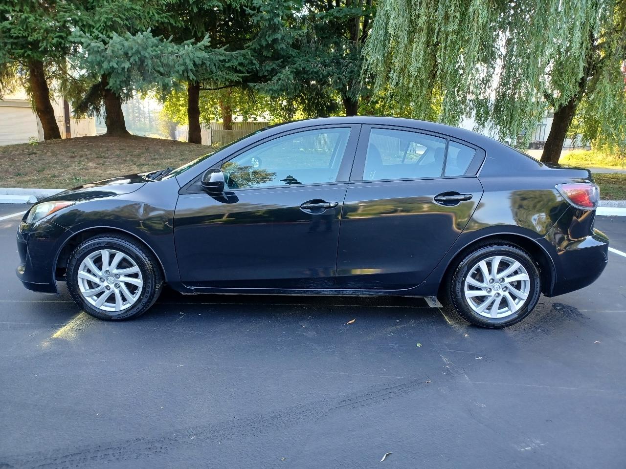 Mazda MAZDA3 i Touring 4-door 2012
