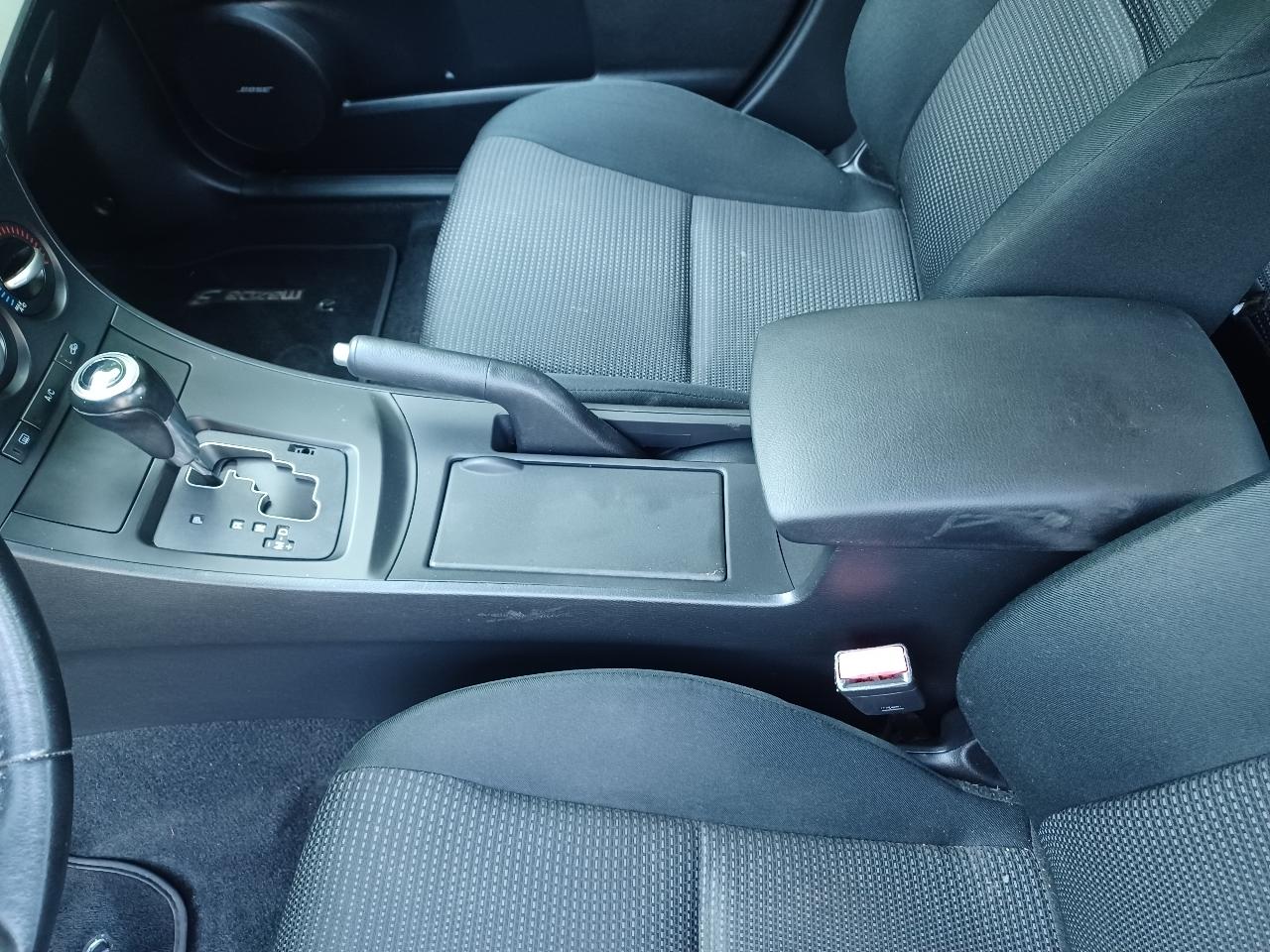 Mazda MAZDA3 i Touring 4-door 2012