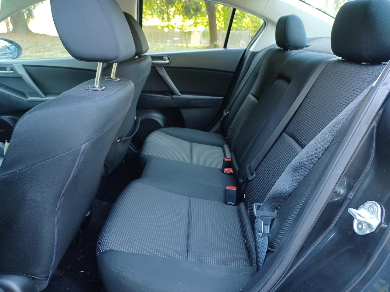 Mazda MAZDA3 i Touring 4-door 2012