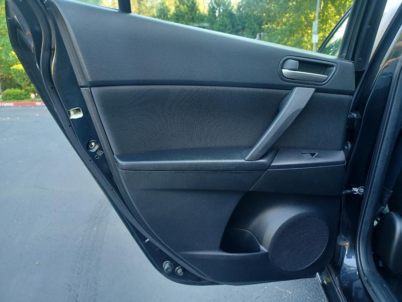 Mazda MAZDA3 i Touring 4-door 2012