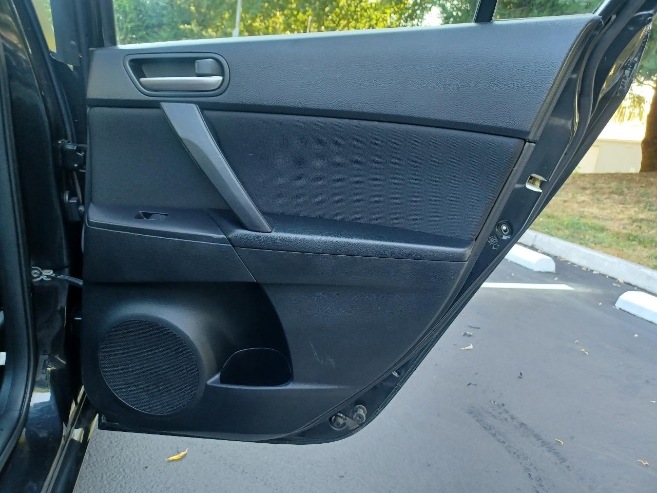 Mazda MAZDA3 i Touring 4-door 2012