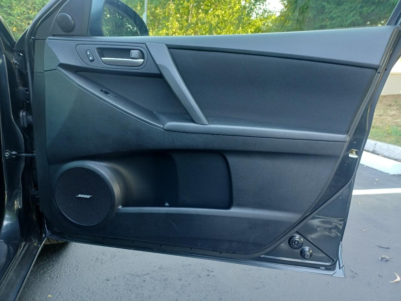 Mazda MAZDA3 i Touring 4-door 2012