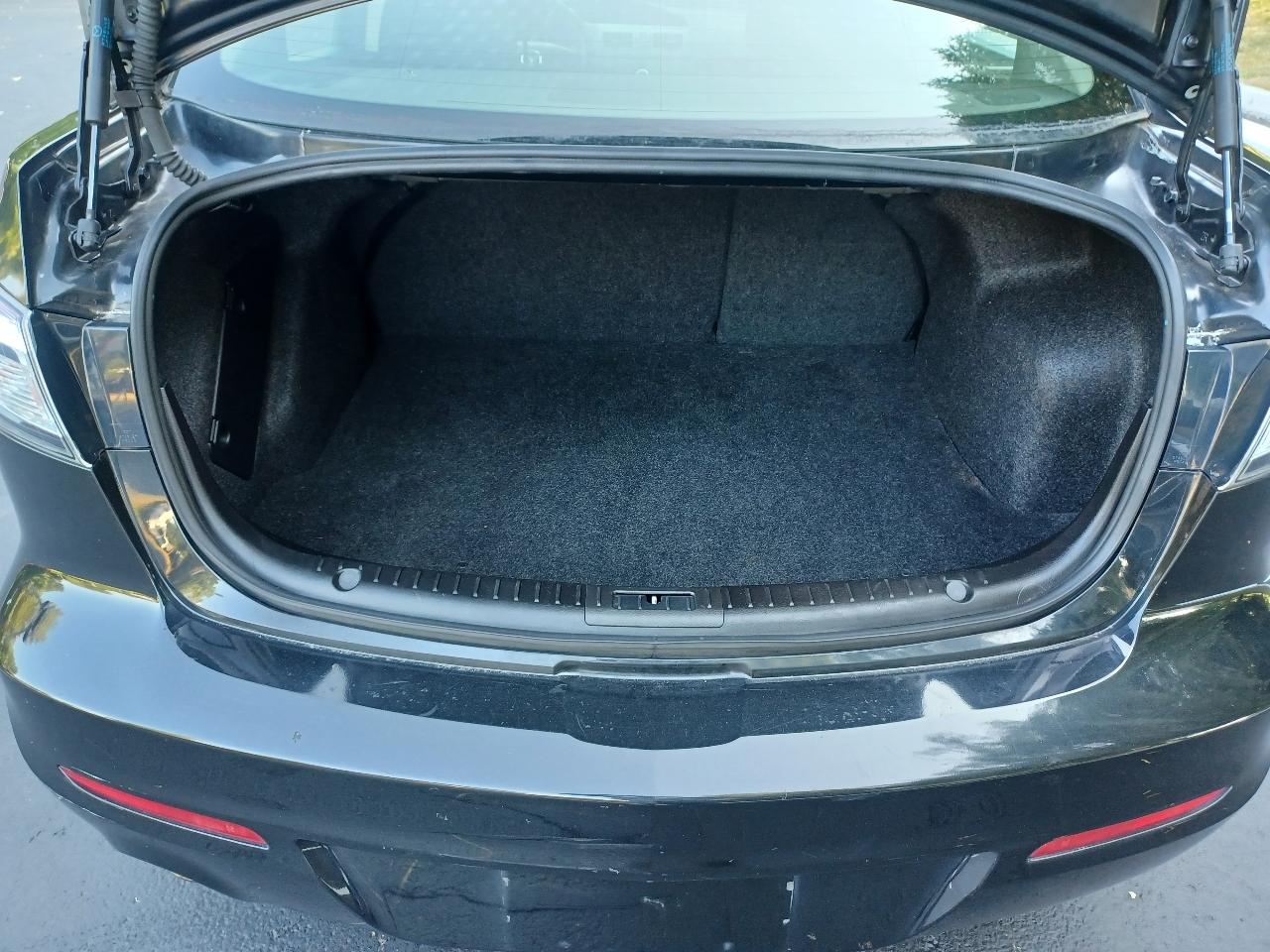 Mazda MAZDA3 i Touring 4-door 2012