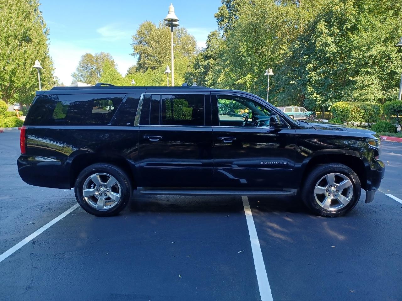 Chevrolet Suburban LT 1500 4WD 2015