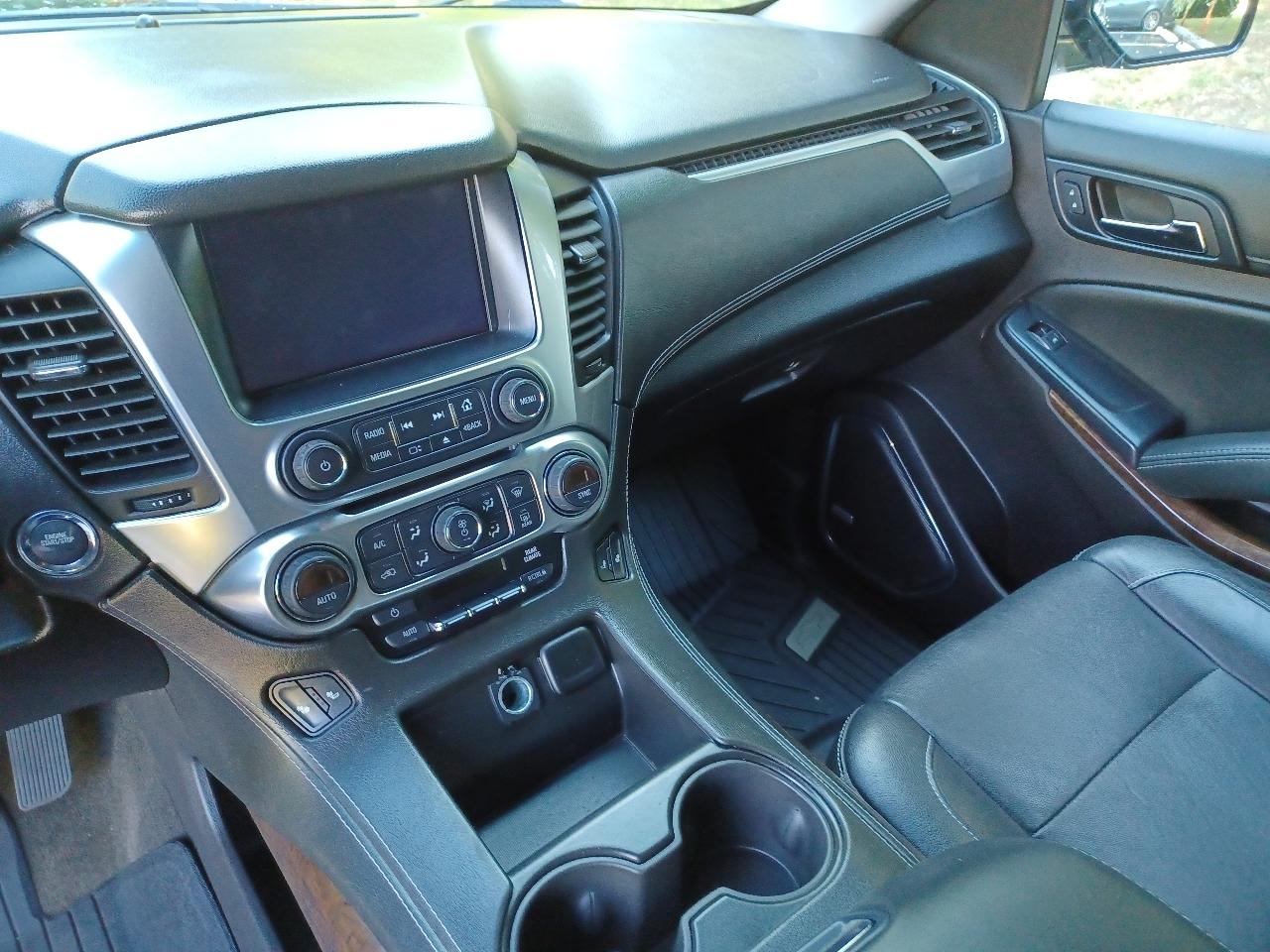 Chevrolet Suburban LT 1500 4WD 2015