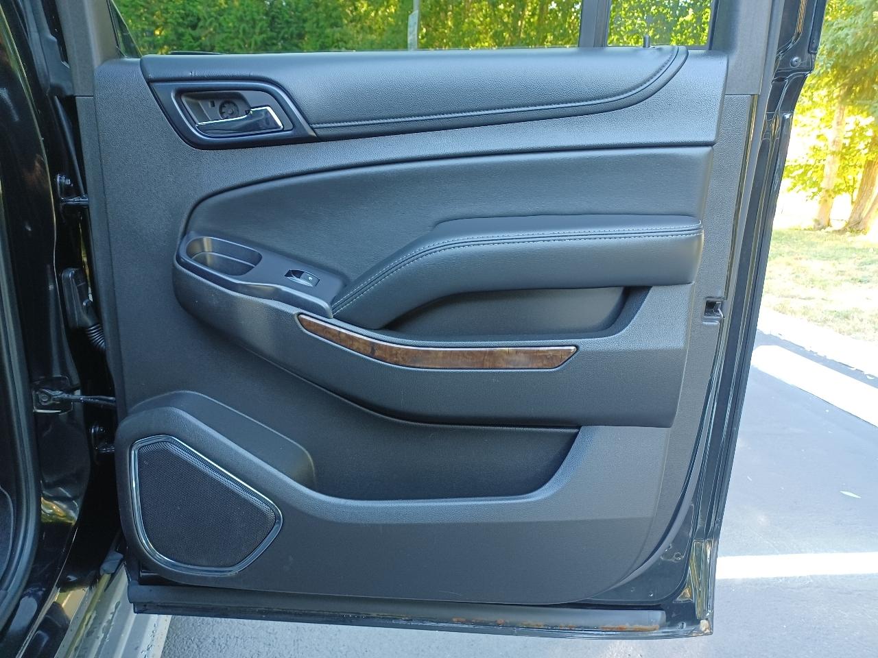 Chevrolet Suburban LT 1500 4WD 2015