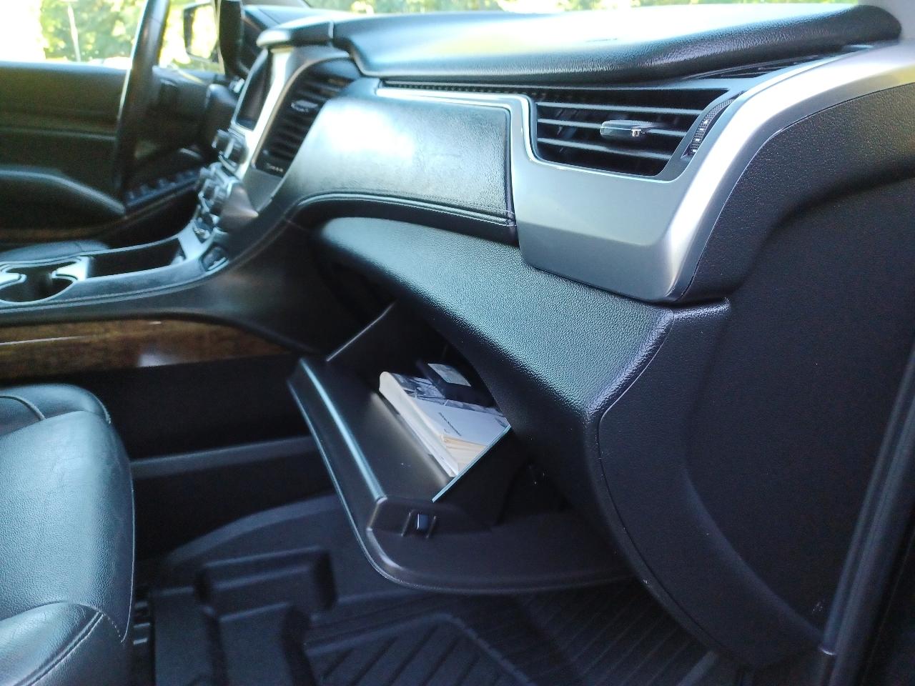 Chevrolet Suburban LT 1500 4WD 2015