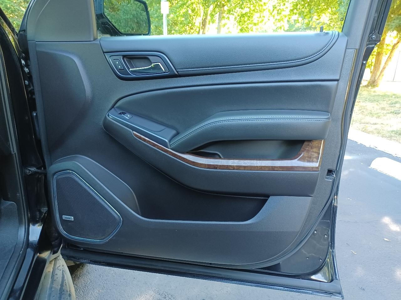 Chevrolet Suburban LT 1500 4WD 2015