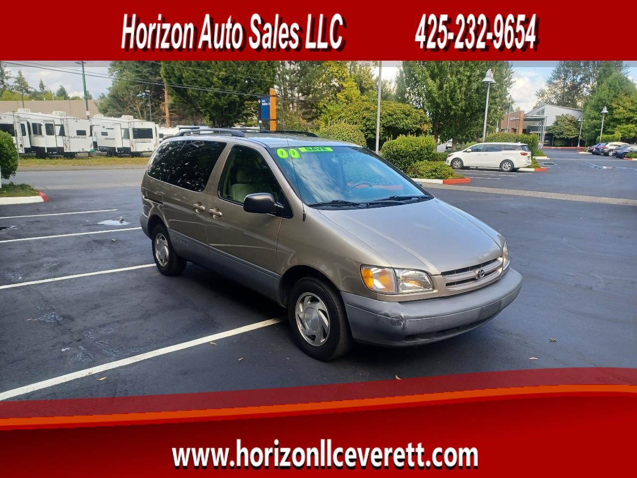 Toyota Sienna LE 4-Door 2000