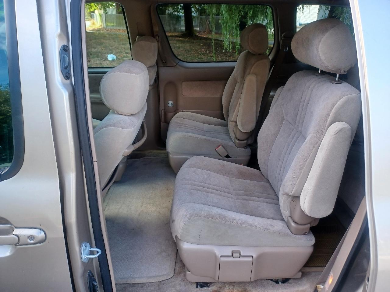 Toyota Sienna LE 4-Door 2000